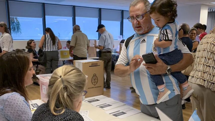 Elecciones 2023: cómo y dónde votan los argentinos que residen en el exterior 