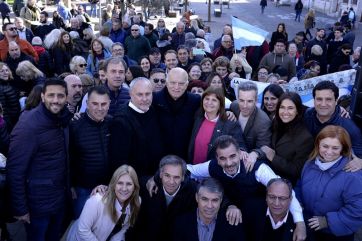 Jueves de campaña en territorio amigo y opositor