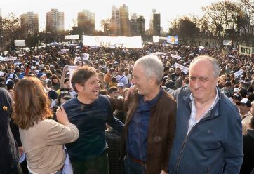 Con mate de por medio, Axel Kicillof le puso nitro a su campaña en La Plata