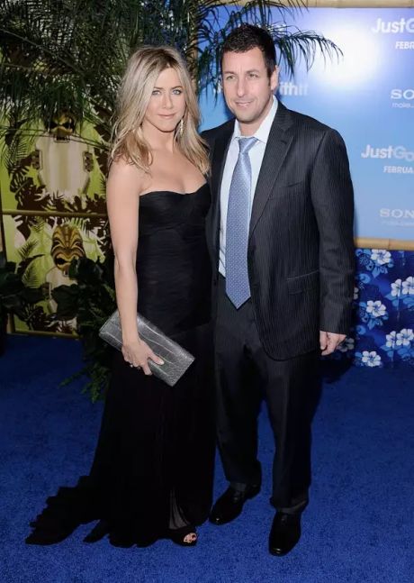 Adam Sandler cada año le envía flores a Jennifer Aniston, en una fecha muy especial