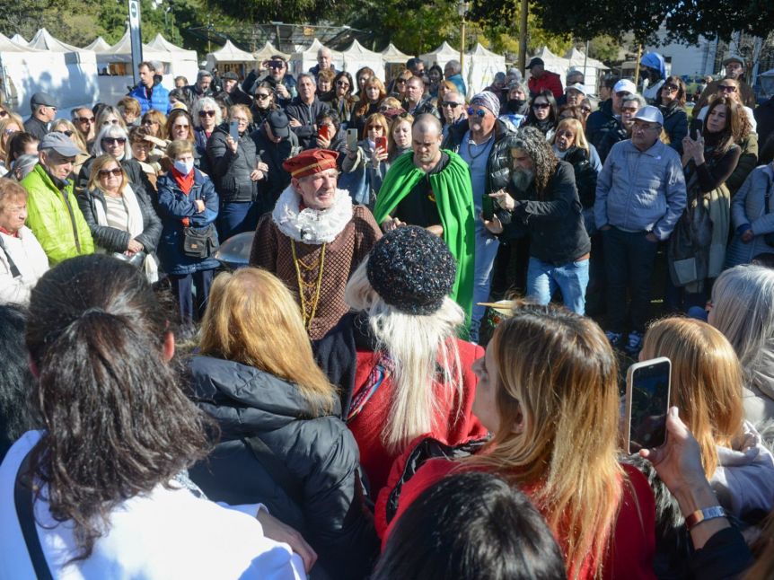 Pablo Alarcón recibió a una multitud de espectadores en su presentación a la gorra