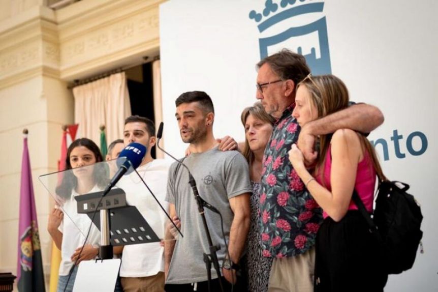 Sus familias ruegan no cese la búsqueda de los argentinos desaparecidos en Málaga