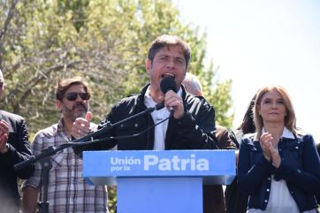 Tras la tormenta, UP tuvo su día peronista con la foto de Kicillof, Massa y Máximo