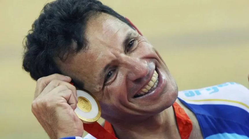El campeón olímpico de ciclismo y exsenador Juan Curuchet sufrió un violento asalto en su domicilio