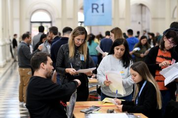 Elecciones en La Plata: Alak festeja gracias al voto extranjero y Garro pide abrir más urnas