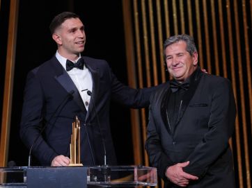 Triunfos argentos: Messi obtuvo su octavo Balón de Oro y el Dibu fue distinguido como mejor arquero