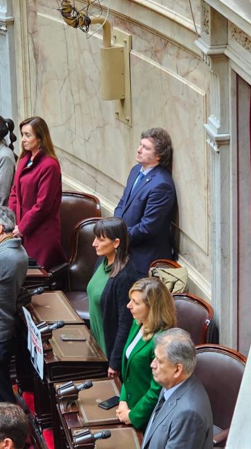 Presidida por Cristina Kirchner, la Asamblea Legislativa proclamó las fórmulas que disputarán el balotaje