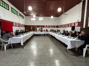 Sin alusiones al balotaje, los intendentes de la UCR hicieron hincapié en las deudas de Provincia