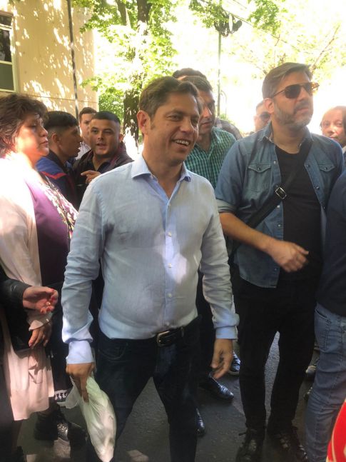 Votó Axel Kicillof en La Plata: “La clave es votar pensando en el futuro”