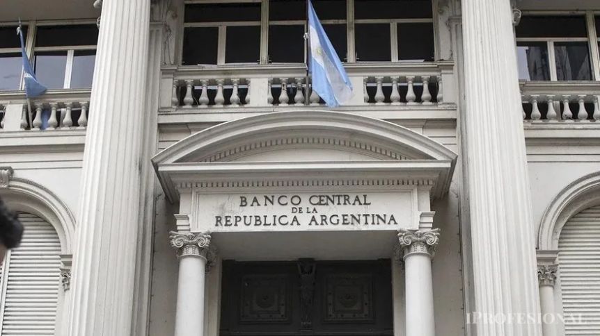 Milei estatiza la deuda de importadores en dólares