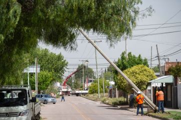 EDES restableció el servicio a más del 50% de los bahienses y despliega un operativo para reconstruir su red.