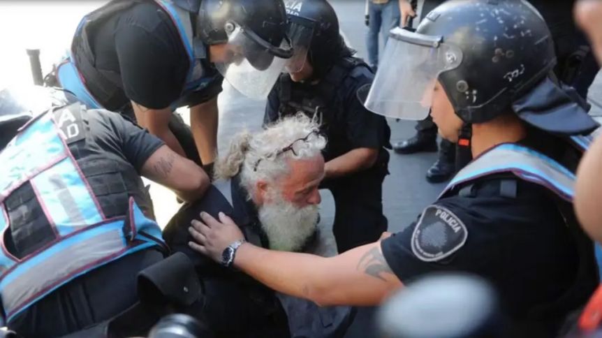 Papá Noel fue puesto en libertad luego de haber sido detenido en una marcha