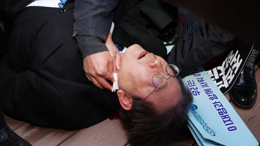 Atentado: fue apuñalado el líder de la oposición de Corea del Sur