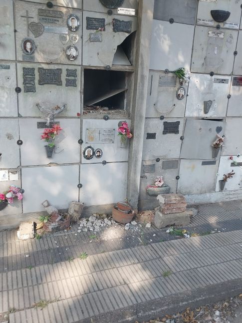 Cementerio de La Plata: más cadáveres encontrados, abandono y falta de mantenimiento