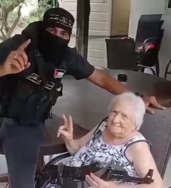 Tiene 90 años, estuvo a punto de ser secuestrada por Hamas y se salvó por nombrar a Messi