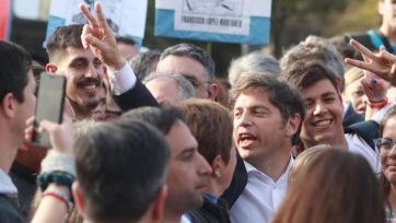 Kicillof asistió a la marcha universitaria y criticó al gobierno por querer “despreciarla”