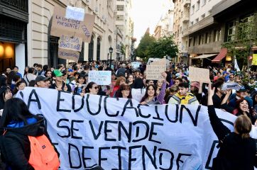 Histórica movilización para pedirle a Milei que no deje de financiar a las Universidades