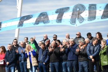 Kicillof surfea el maremoto: de la fugaz reunión con Cristina a la marcha por el 1 de Mayo