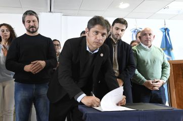 Kicillof le entregó 15 ambulancias a Chubut y recibió críticas de la oposición