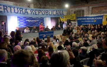 Mientras LLA se consolida y el PRO cruje, Mauricio Macri convoca a gobernadores amarillos