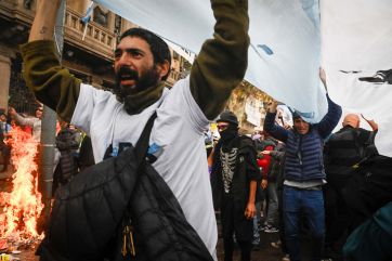 Graves incidentes tras la aprobación de la Ley Bases: gases, balas de goma y corridas