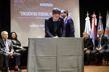 AMIA: Kicillof, junto a gobernadores, dijo presente en el Encuentro Federal por la Memoria