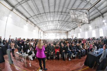 Magario junto a intendentes de la Cuarta: 