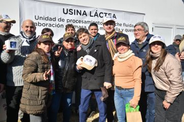 Axel Kicillof visitó la Cuarta en la inauguración de una planta potabilizadora y justificó su ausencia en Tucumán