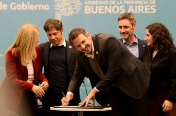 Con banca de intendentes, Kicillof apuntó a las “ideas trasnochadas y anacrónicas” de Milei