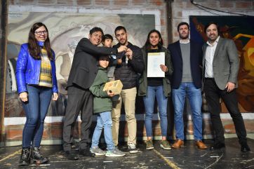 Kicillof visitó municipios de la Quinta, entregó escrituras y apuntó contra nación