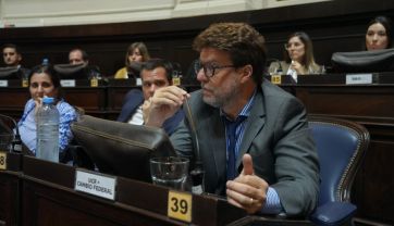 Los diputados bonaerenses también presionan a Kicillof por la Planta de GNL