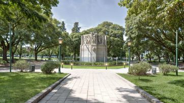 Intendente de La Plata presentó los sobres para la renovación de tres plazas históricas de la ciudad  