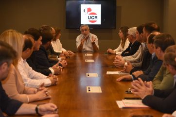 Con apoyo de intendentes el oficialismo radical lanzó la campaña para la interna