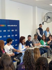 Mientras Kicillof preparaba su acto, Cristina apareció de incógnito en un distrito díscolo