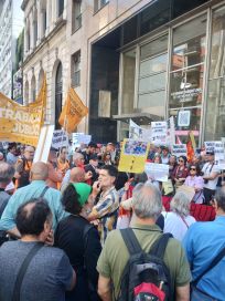 La policía de la Ciudad reprimió a los jubilados que marchaban para exigir por medicamentos