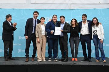 Kicillof entregó viviendas, inauguró obras y le pegó al gobierno nacional