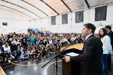 Kicillof entregó viviendas, inauguró obras y le pegó al gobierno nacional