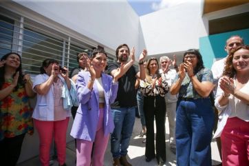 Ministro bonaerense visitó municipio camporista y entregó equipamiento médico  