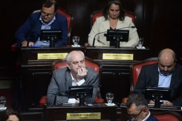 Ravioles, panqueques y varios tortazos en el menú de jueves del Senado