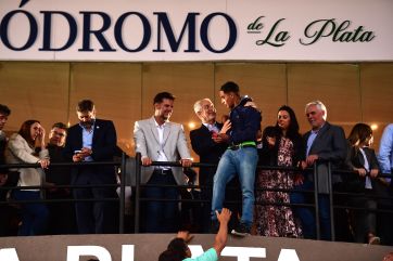 Axel Kicillof  presente en el Gran Premio Dardo Rocha: la carrera del aniversario de la ciudad