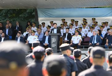 El gobernador bonaerense encabezó el acto por el Día de la Policía de la Provincia