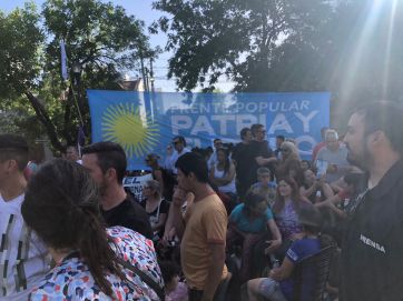 Como en la campaña del 23 Kicillof hizo un acto en una plaza y pidió apoyo para el 2025