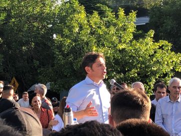 Como en la campaña del 23 Kicillof hizo un acto en una plaza y pidió apoyo para el 2025