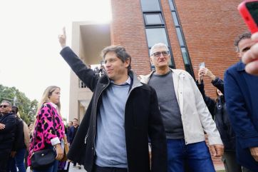 Intendentes arman cónclave electoral con Kicillof: desdoblar para reinar en las listas