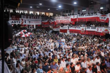 Unidad Radical se le planta a la “devaluación política” y propone ser una “certeza”