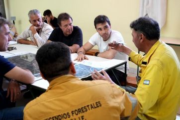 Hermandad patagónica: Torres arribó a El Bolsón por los incendios en Cajón del Azul