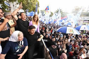 Kicillof marchó con las Madres y mantuvo un encuentro previo al acto