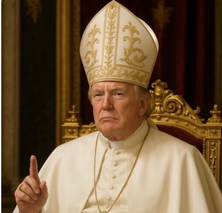 Donald Trump publicó una foto suya vestido como Papa y desató la polémica