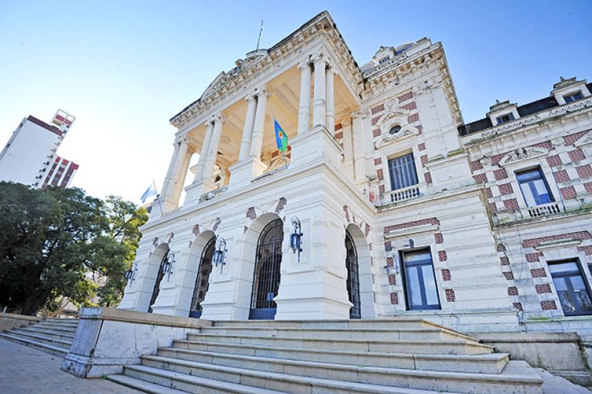 Estatales bonaerenses reciben un mimo al bolsillo: oficializan bonificación de título universitario