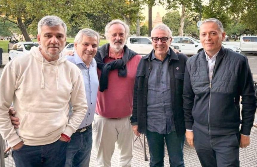 Intendentes díscolos buscan aglutinar un espacio provincial